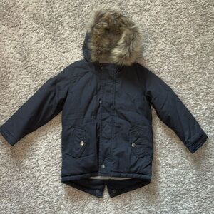 Old Navy 5T charcoal winter coat. Zip/button front with fur hood. Removable fur